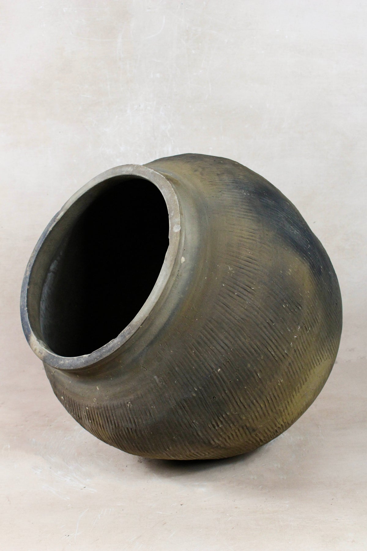 Vintage Textured Grey Pot - VT19