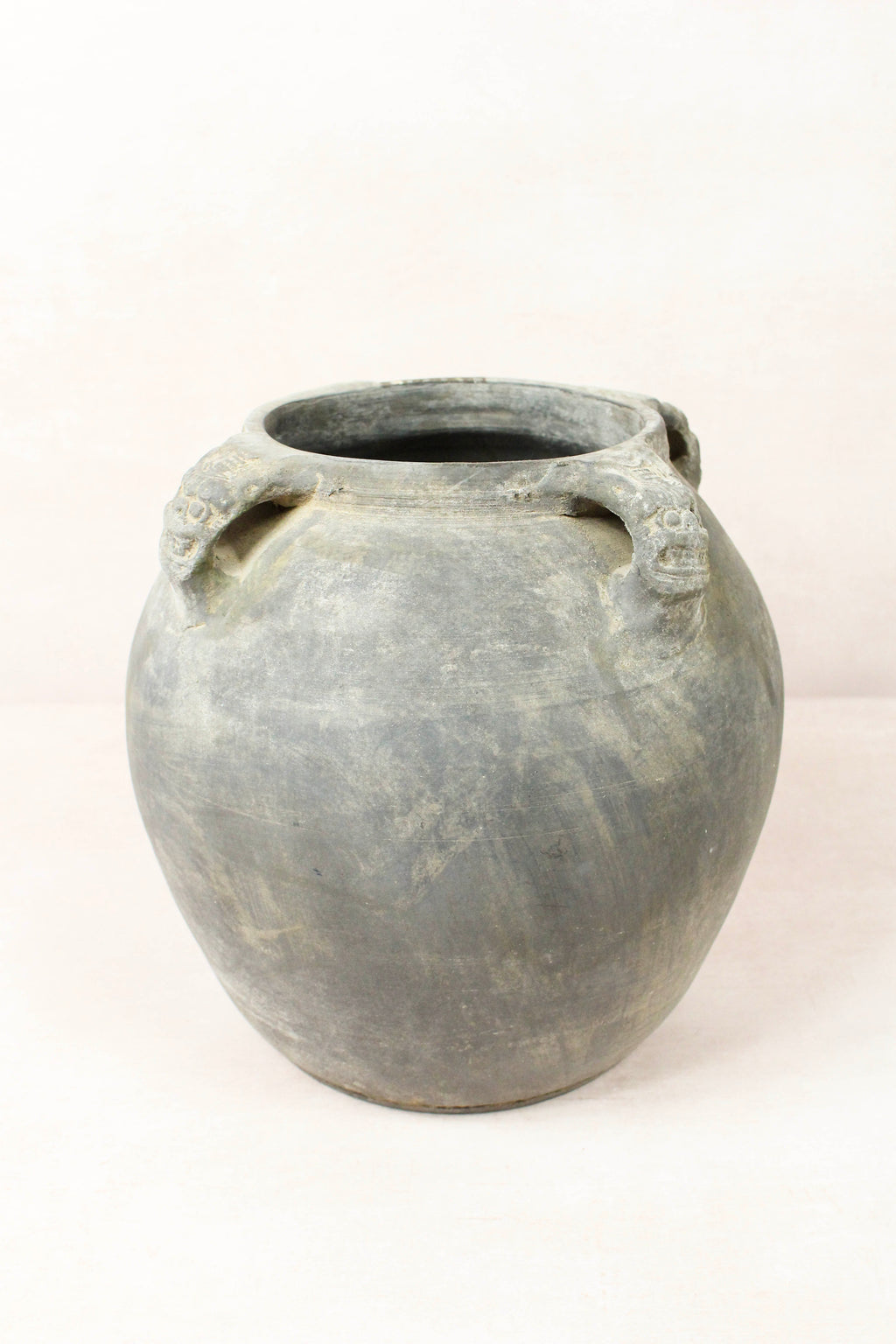 Vintage Lion Ears Dark Pot - DE.39