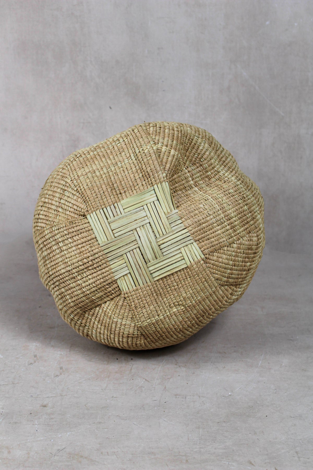 Garlic Gourd woven basket - Zimbabwe - 18.13