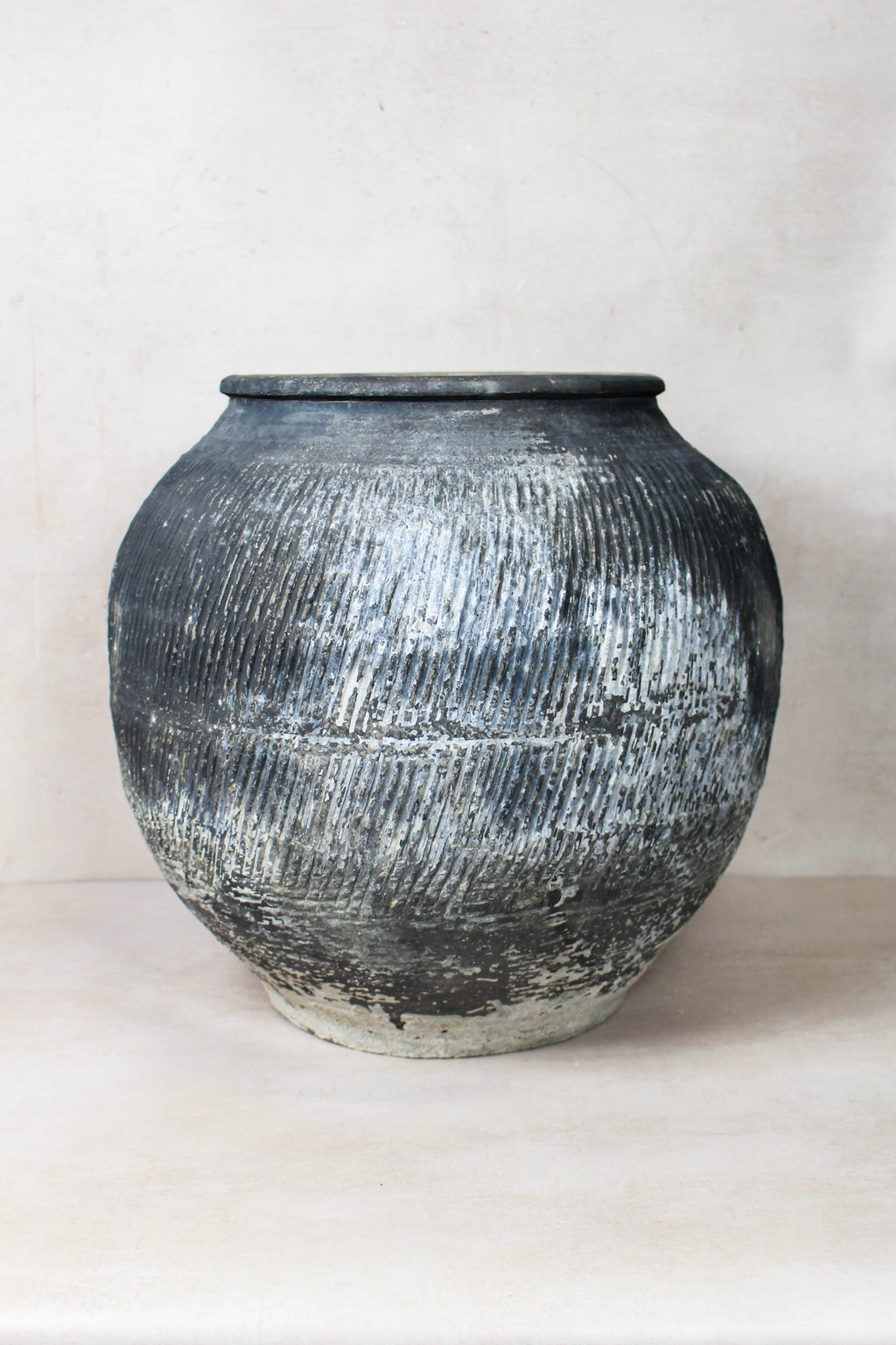 Vintage Textured Grey Pot - VT09