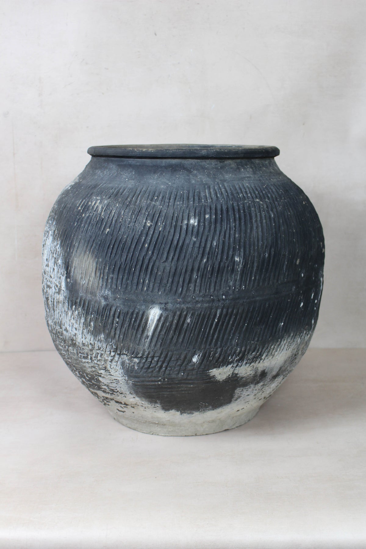 Vintage Textured Grey Pot - VT09