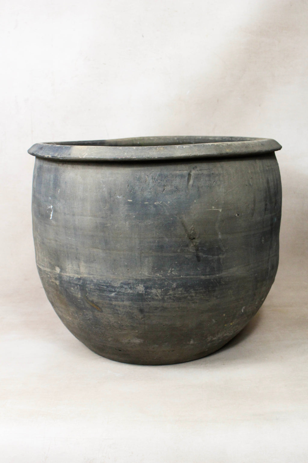 Vintage Dark Pot - L021