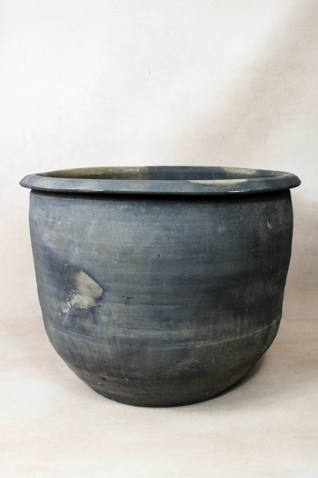 Vintage Dark Pot - L022