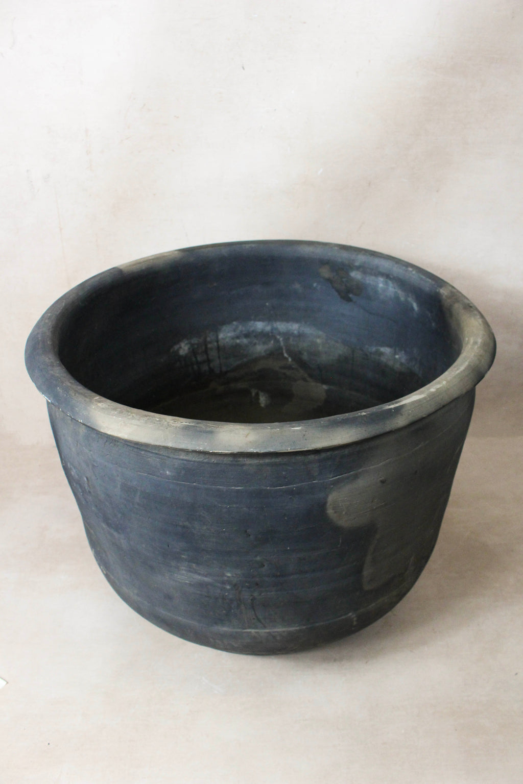 Vintage Dark Pot - L022