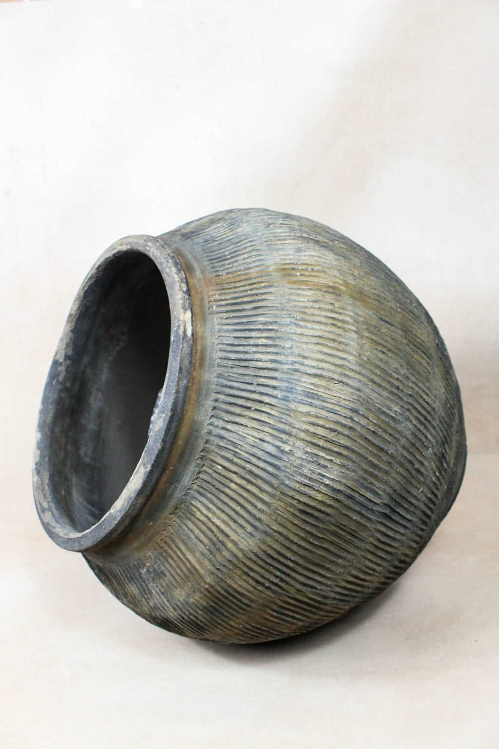 Vintage Textured Grey Pot - VT14