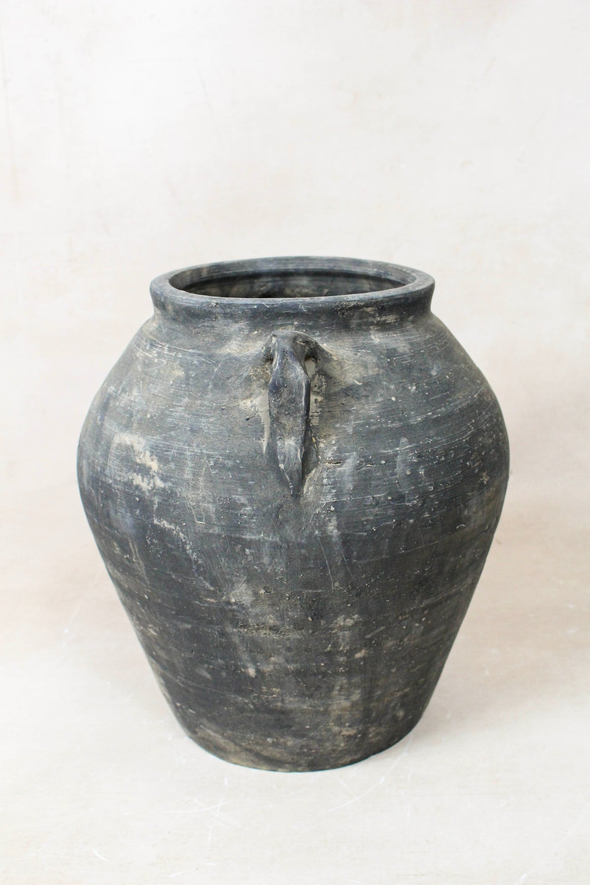 Vintage Dark pot with ears - E2.1