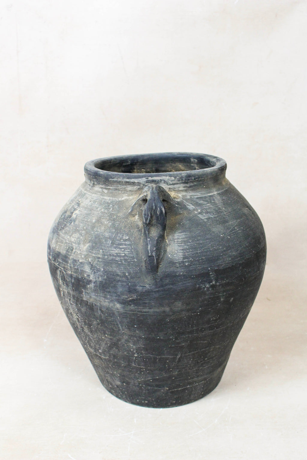 Vintage Dark pot with ears - E2.2
