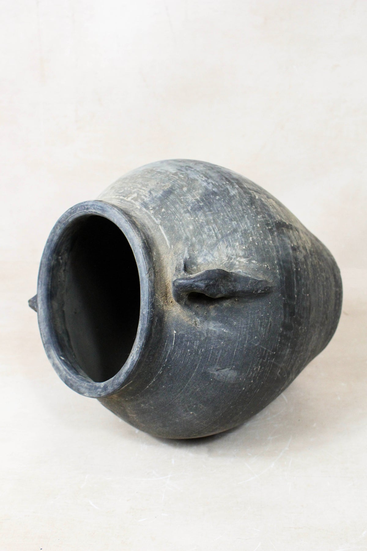 Vintage Dark pot with ears - E2.2