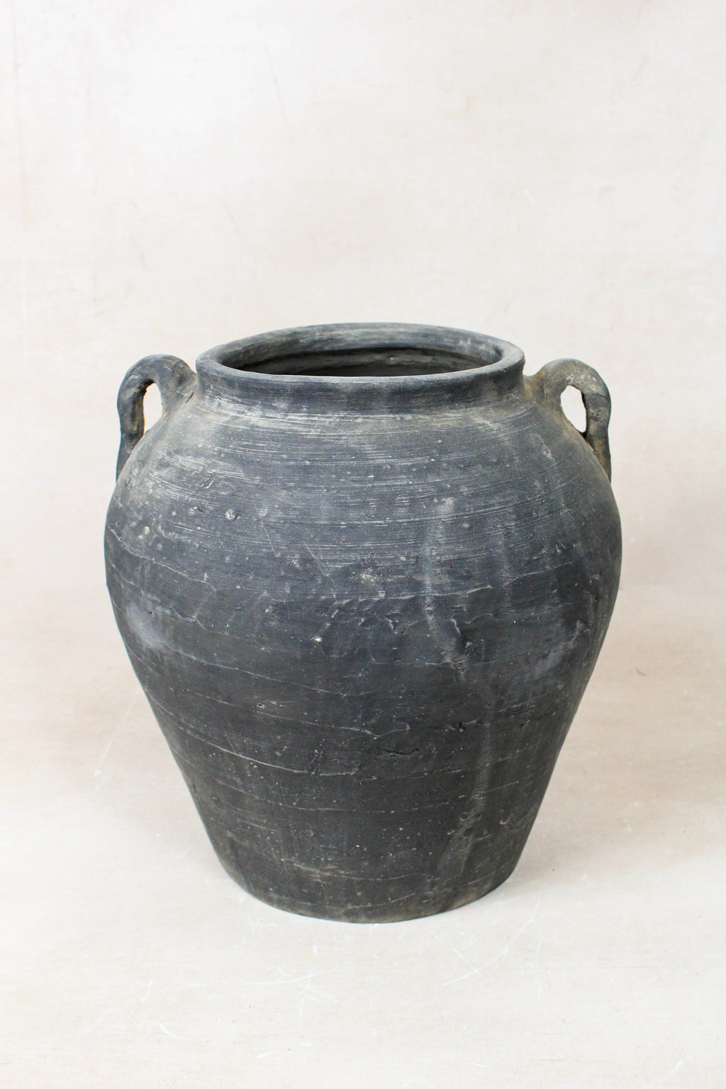 Vintage Dark pot with ears - E2.4