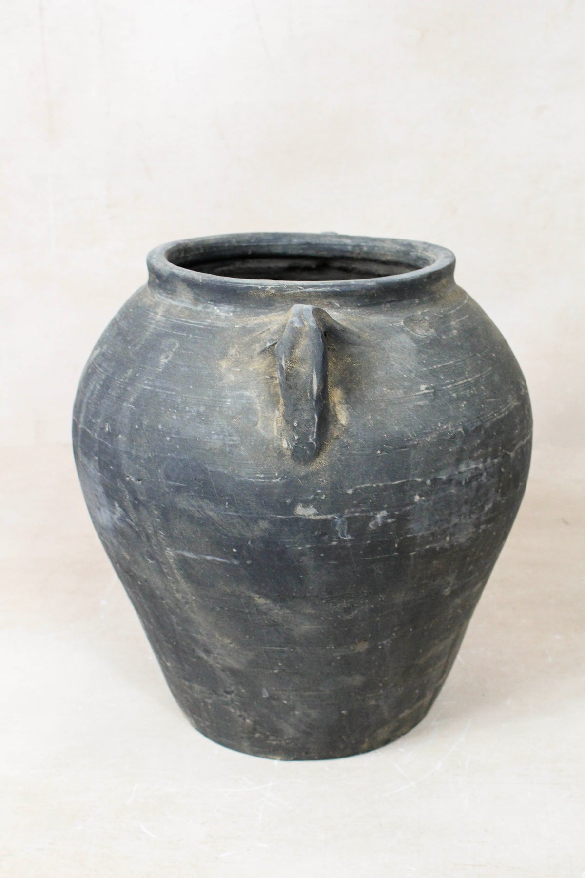 Vintage Dark pot with ears - E2.4