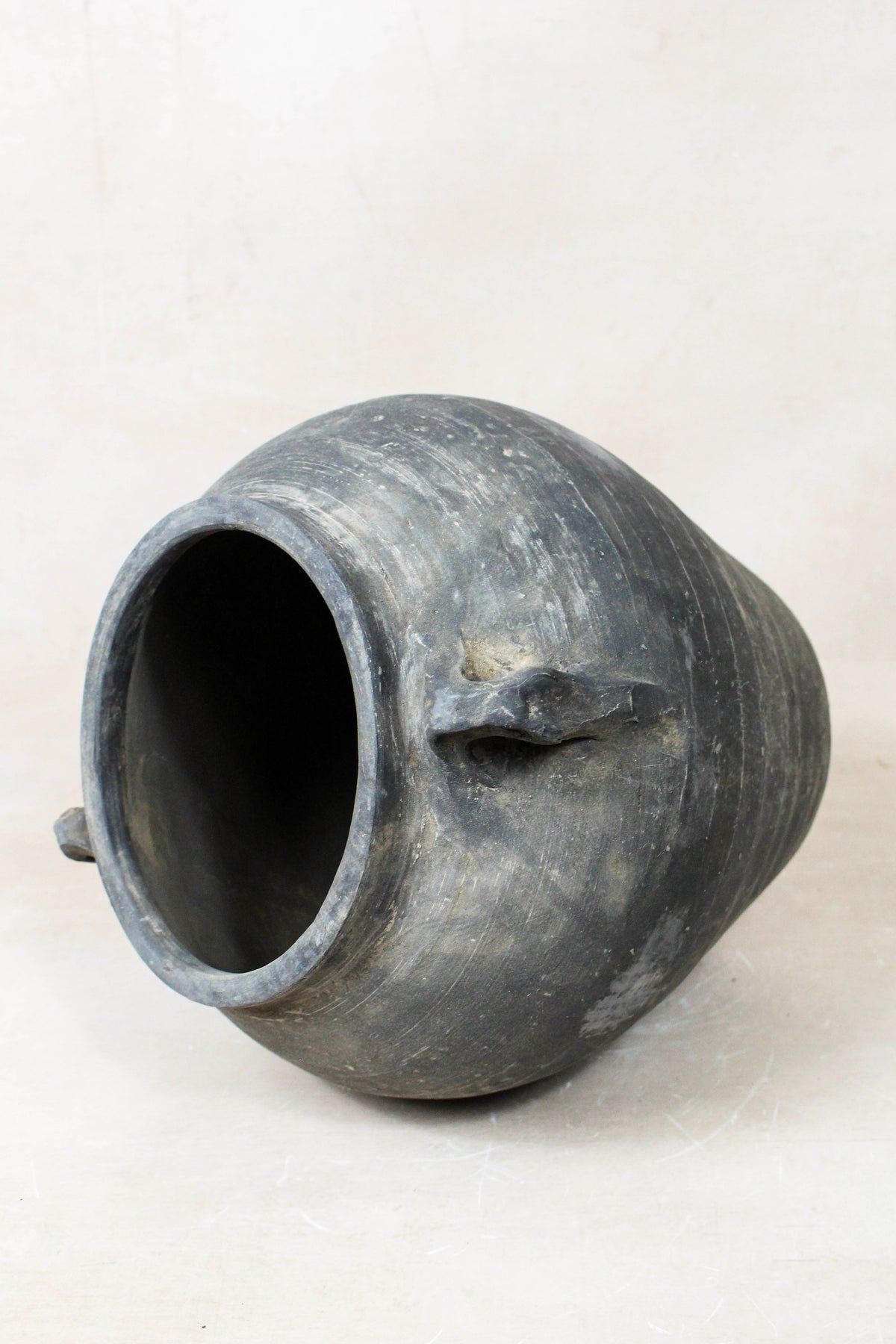 Vintage Dark pot with ears - E2.4