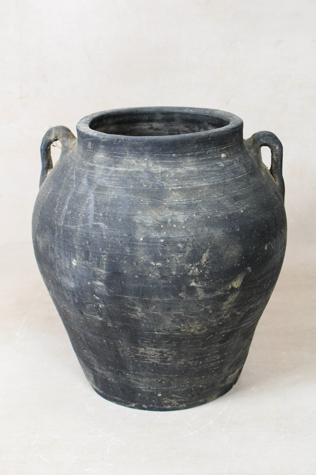 Vintage Dark pot with ears - E2.5