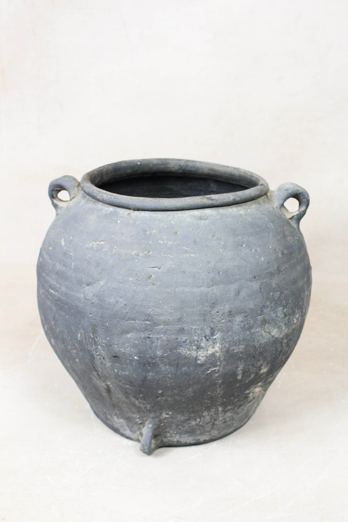 Vintage Dark pot with ears - E2.11